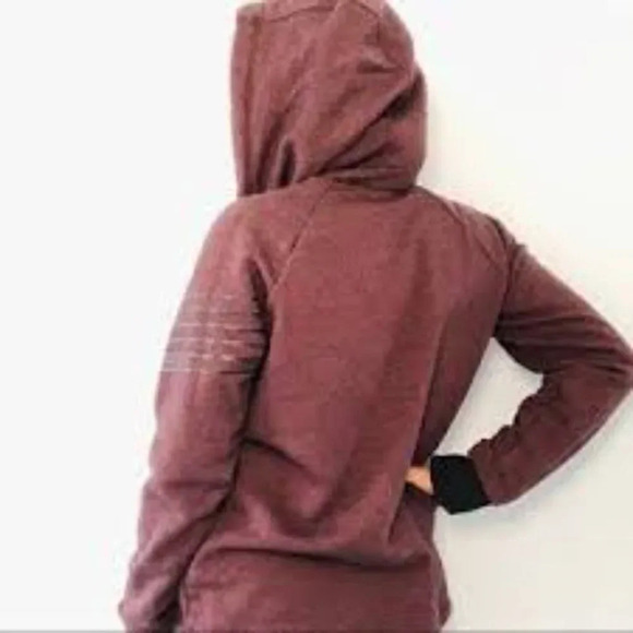 Under Armour Women’s Maroonw/ Black Stripes Hoodie Sweatshirt Size Large‎ - Picture 1 of 4